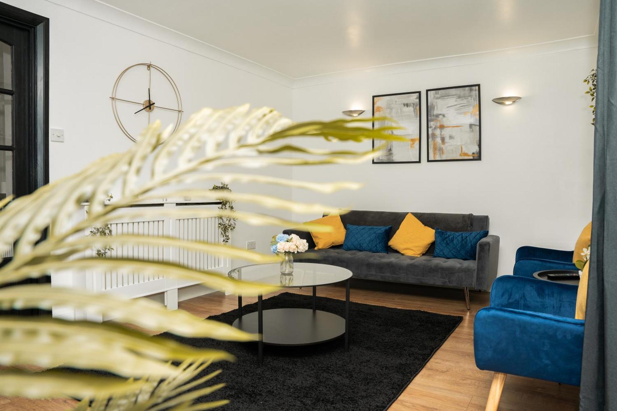 Stylish 3 Bed House With Free Parking Villa Лийдс Екстериор снимка