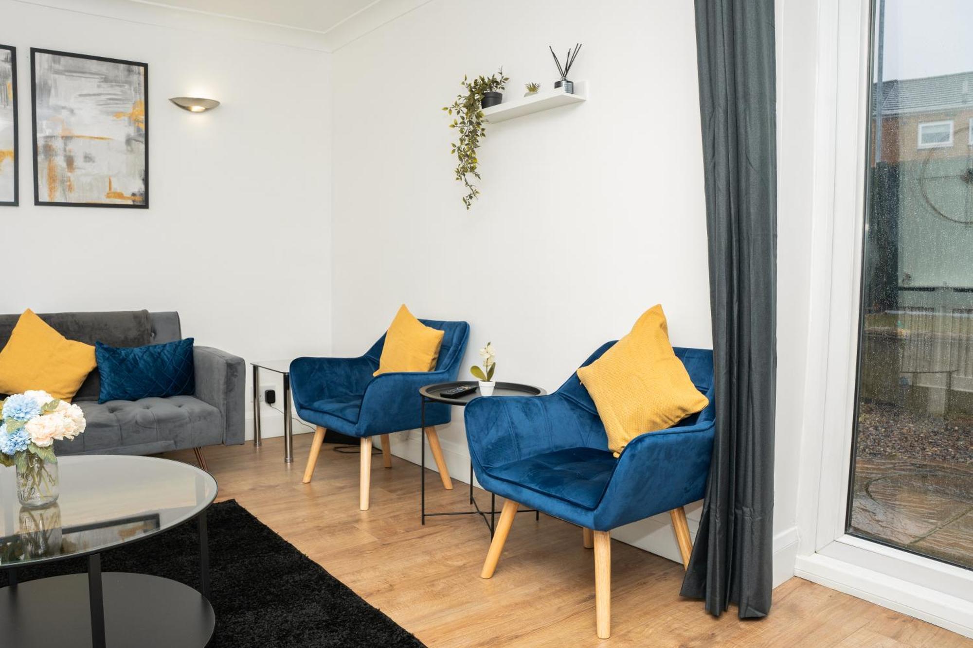 Stylish 3 Bed House With Free Parking Villa Лийдс Екстериор снимка